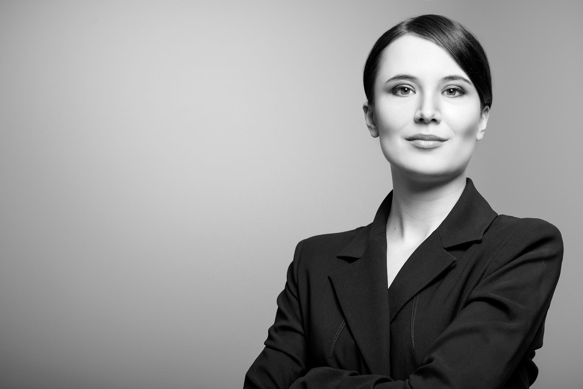 Black and white portrait of a beautiful woman